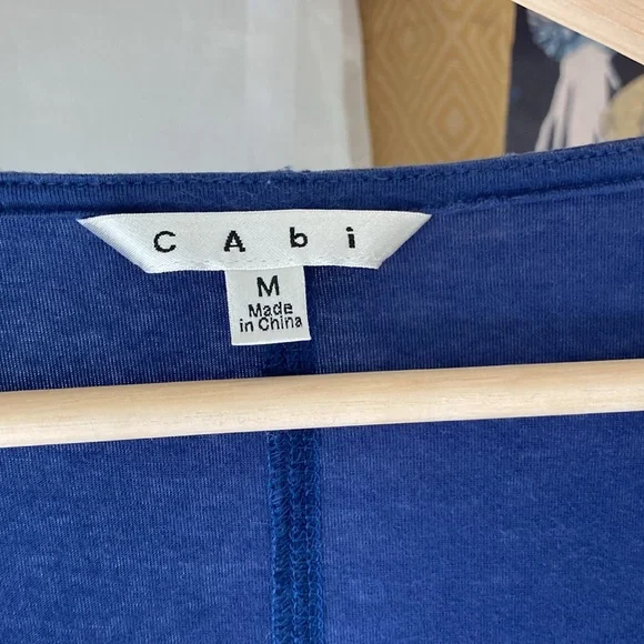 Women’s Dark Blue CAbi Ruched Fitted V Neck Shirt with ruched sleeves, size M - Picture 6 of 9